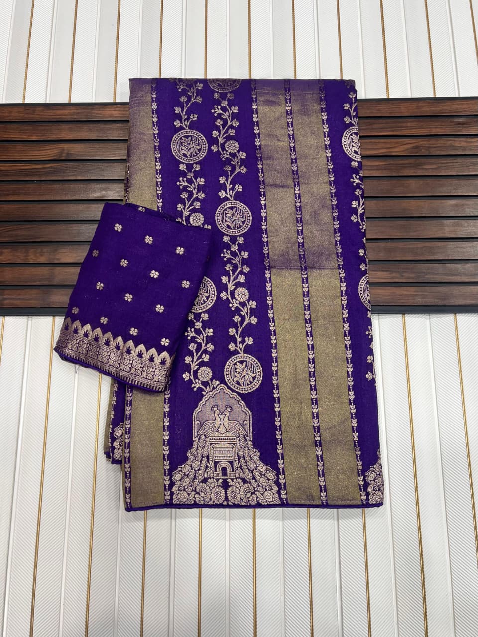 Charming Purple Soft Banarasi Tissue Silk Saree With Fragrant Blouse Piece - Image 2