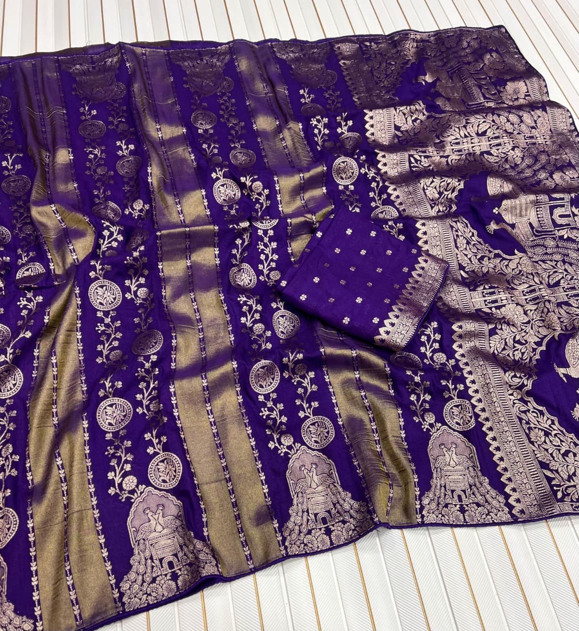 Charming Purple Soft Banarasi Tissue Silk Saree With Fragrant Blouse Piece - Image 3