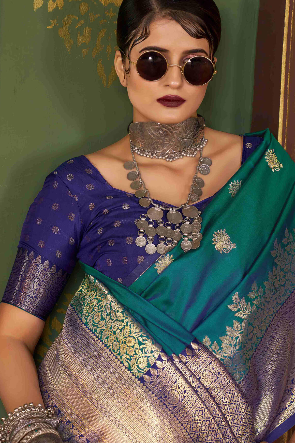 Charming Rama Pure Zari Weaving Banarasi Silk Saree With Panoply Blouse Piece - Image 4