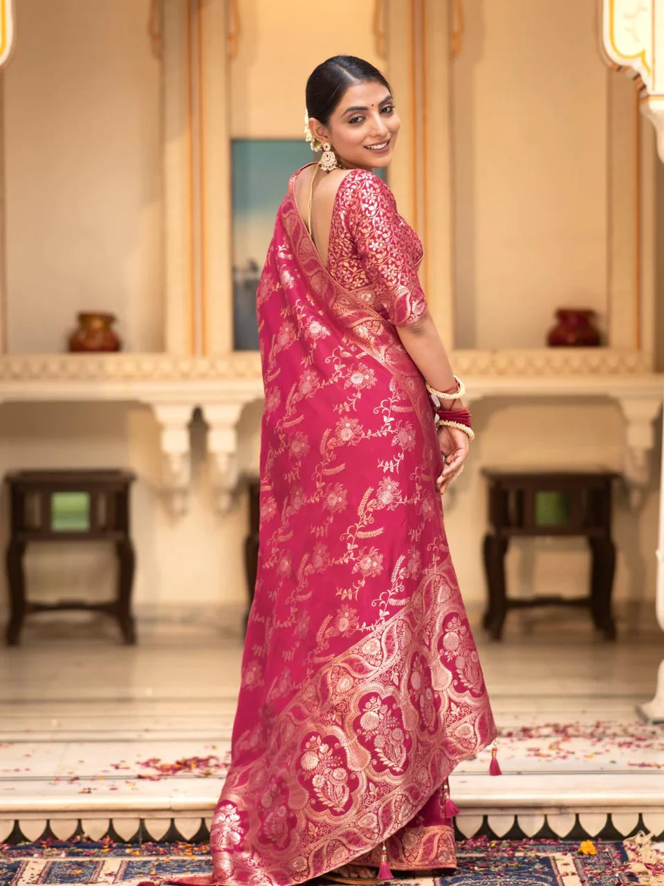 Chatoyant Dark Pink Soft Silk Saree With Chatoyant Blouse Piece - Image 6