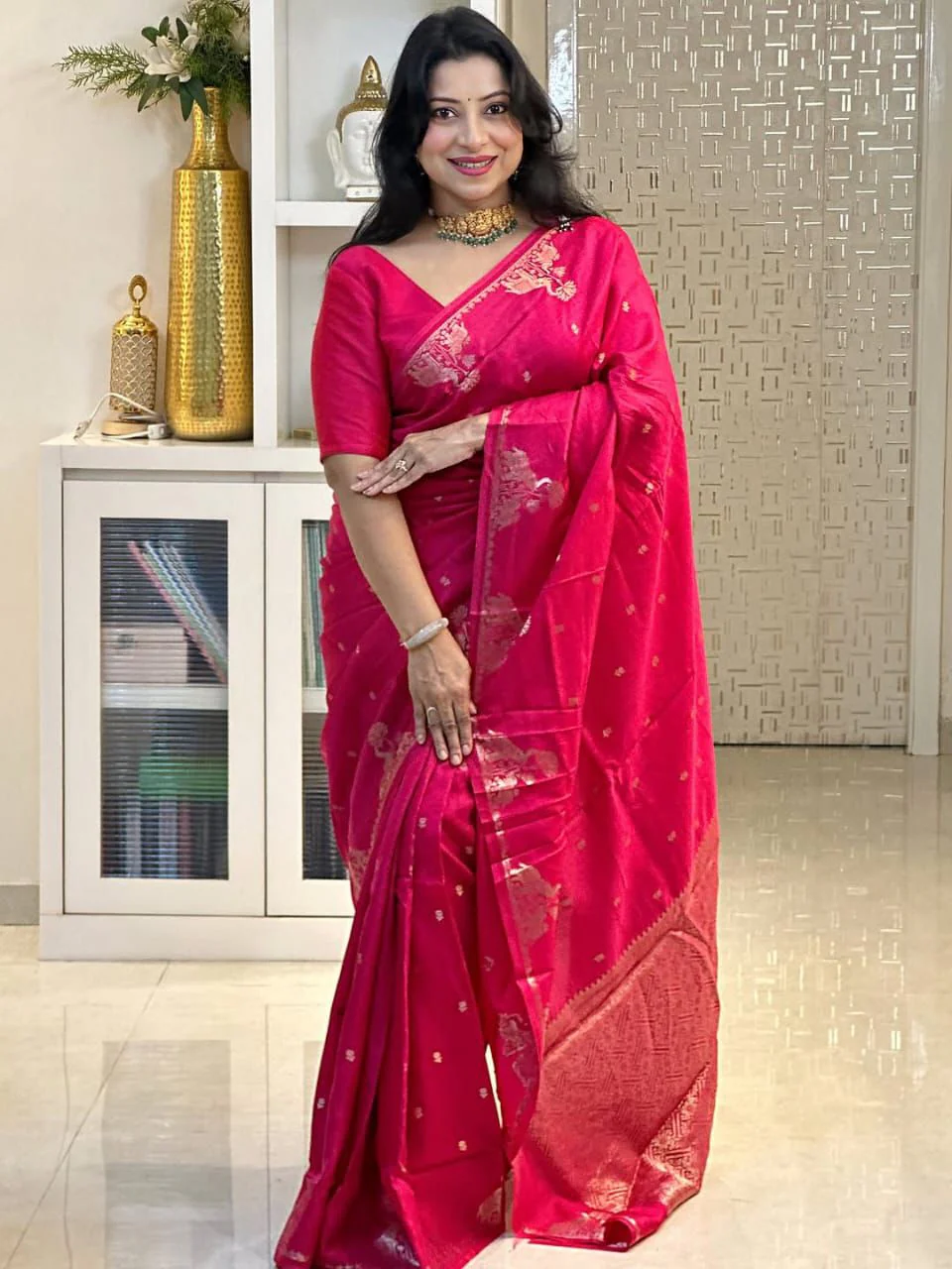 Chatoyant Dark Pink Soft Silk Saree With Profuse Blouse Piece - Image 3