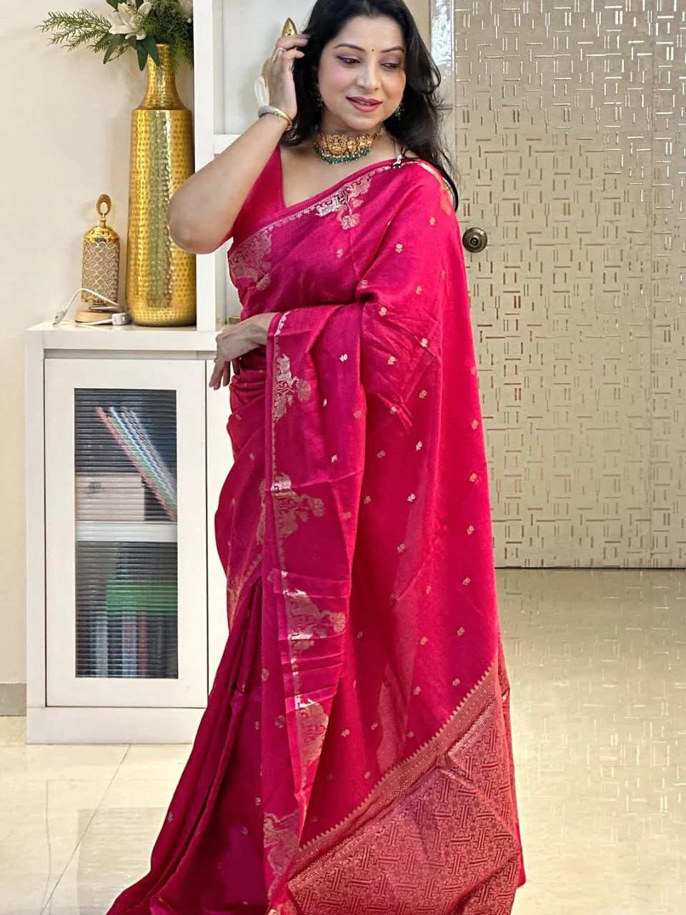 Chatoyant Dark Pink Soft Silk Saree With Profuse Blouse Piece - Image 4