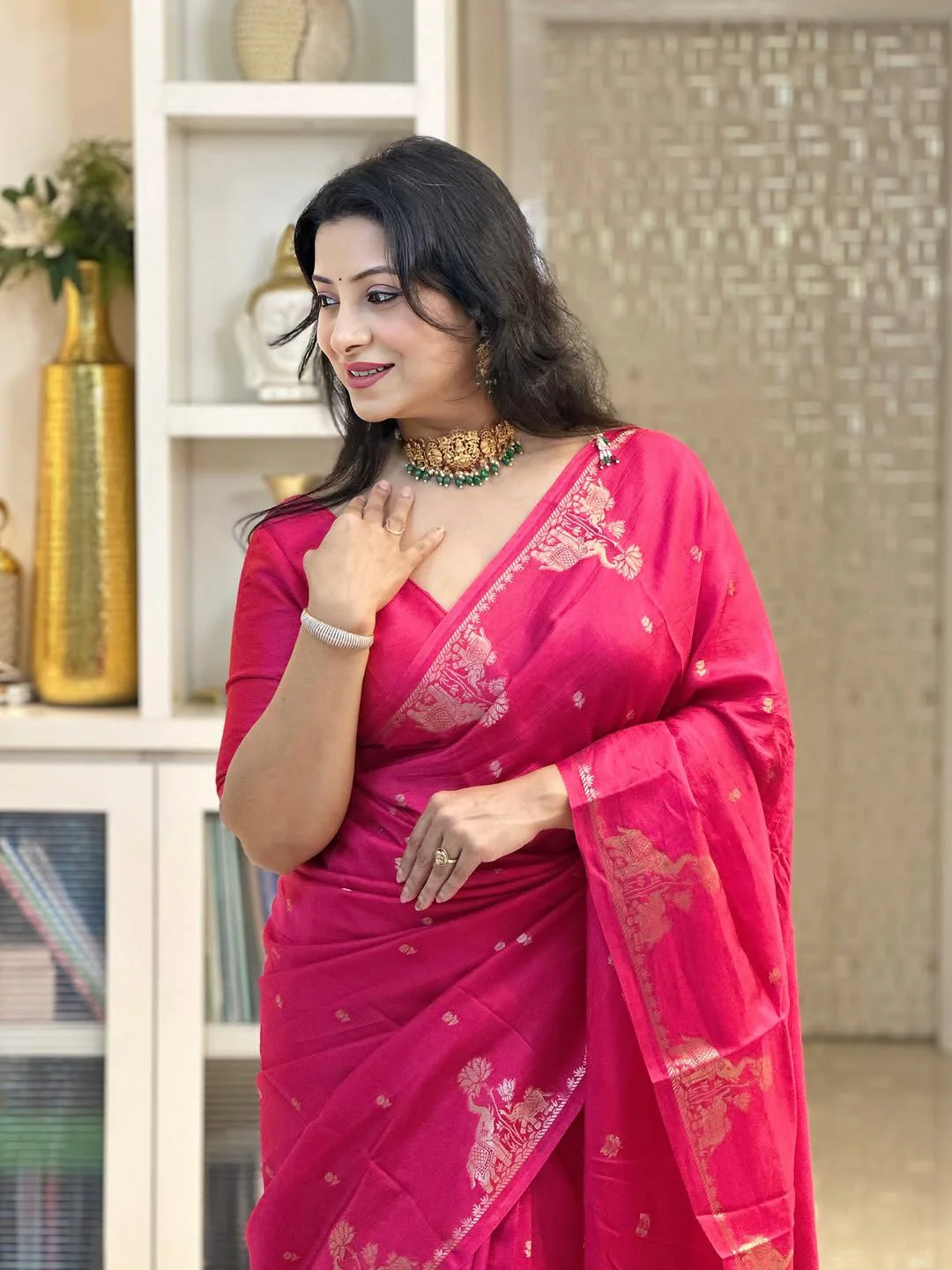 Chatoyant Dark Pink Soft Silk Saree With Profuse Blouse Piece - Image 5