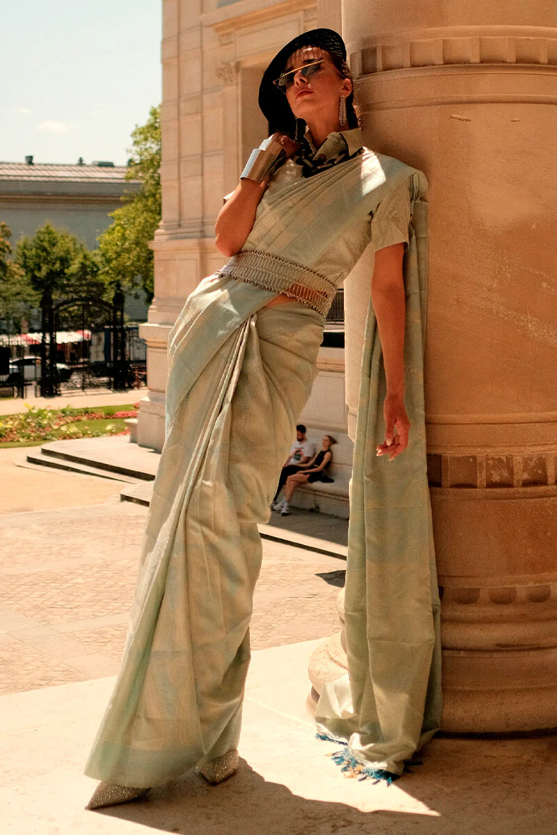 Chatoyant Green Kanjivaram Silk Saree With Eloquence Blouse Piece - Image 2