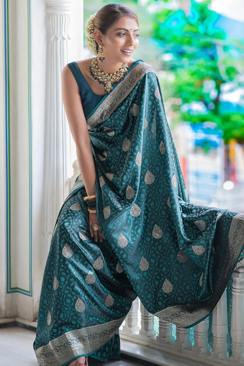 Chatoyant Rama Soft Silk Saree With Gossamer Blouse Piece - Image 2