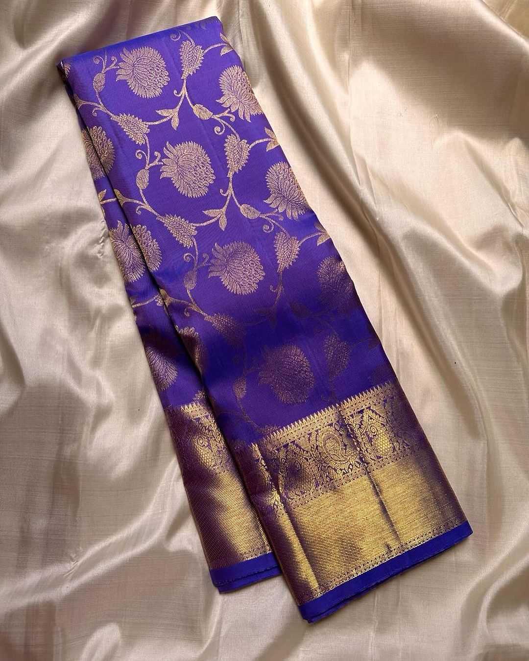 Chatoyant Royal Blue Soft Banarasi Silk Saree With Desultory Blouse Piece - Image 4