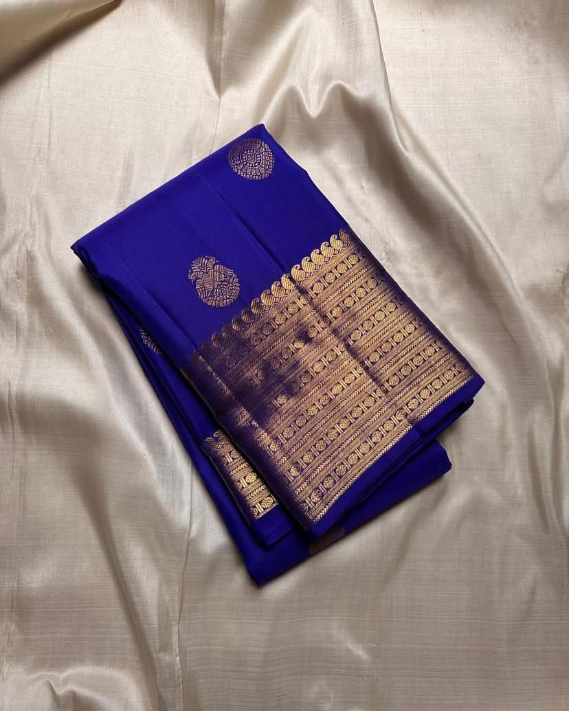 Chatoyant Royal Blue Soft Silk Saree With Embrocation Blouse Piece - Image 2
