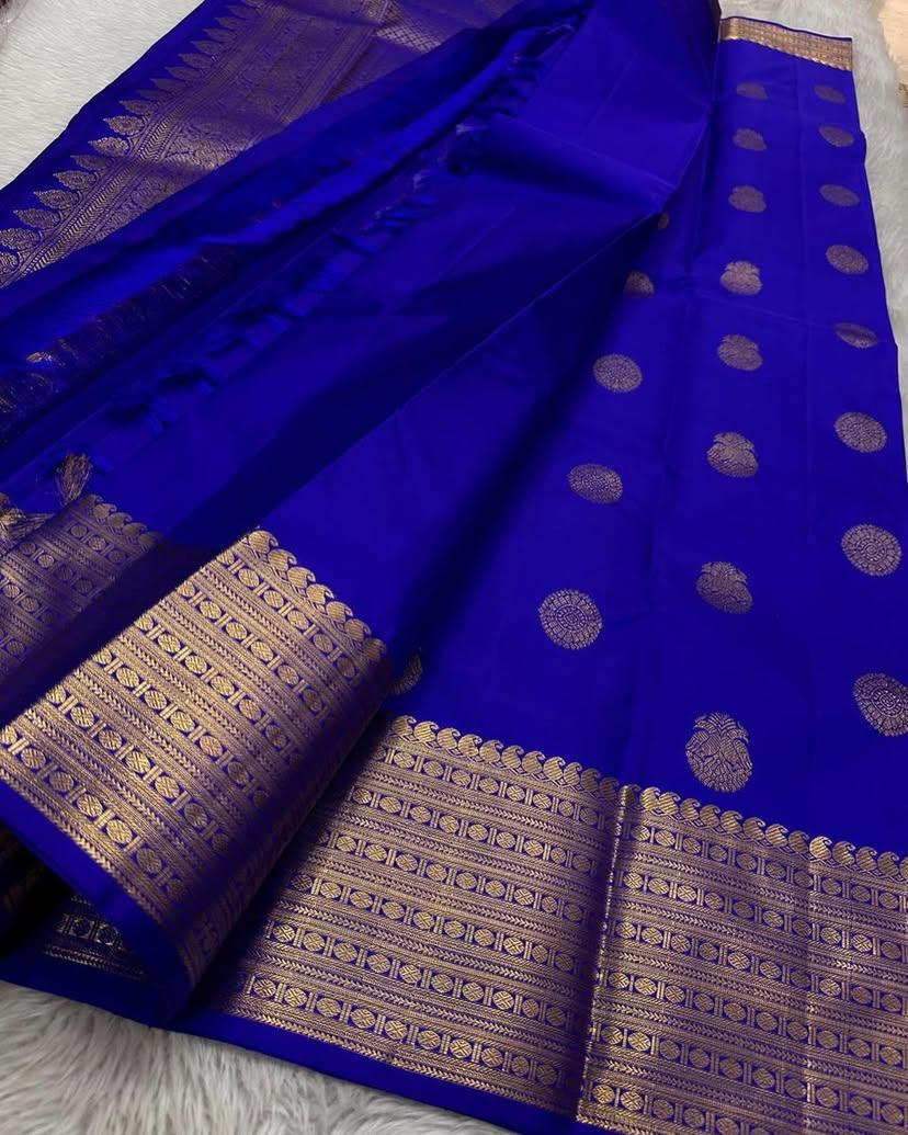 Chatoyant Royal Blue Soft Silk Saree With Embrocation Blouse Piece - Image 5