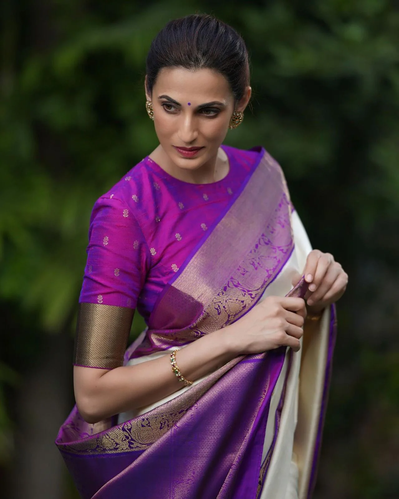 Classic Beige Soft Silk Saree With Conflate Blouse Piece - Image 3