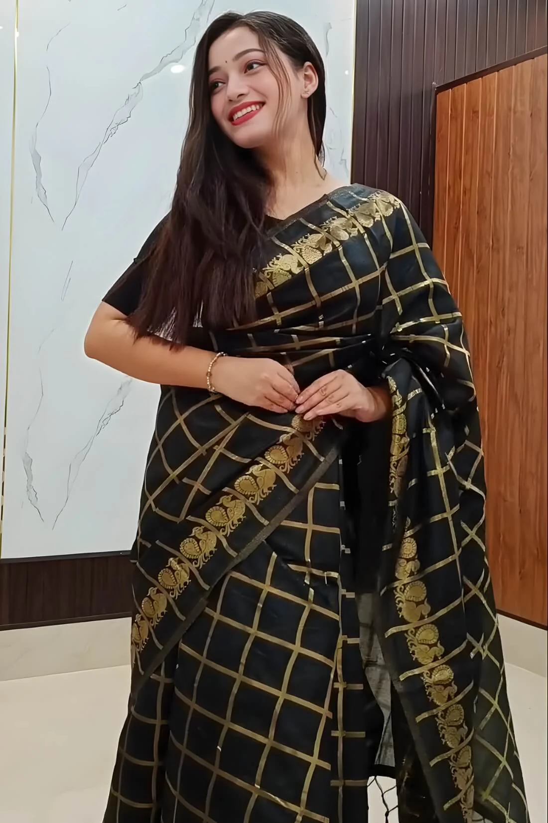 Classy Black Cotton Silk Saree With Refreshing Blouse Piece - Image 2