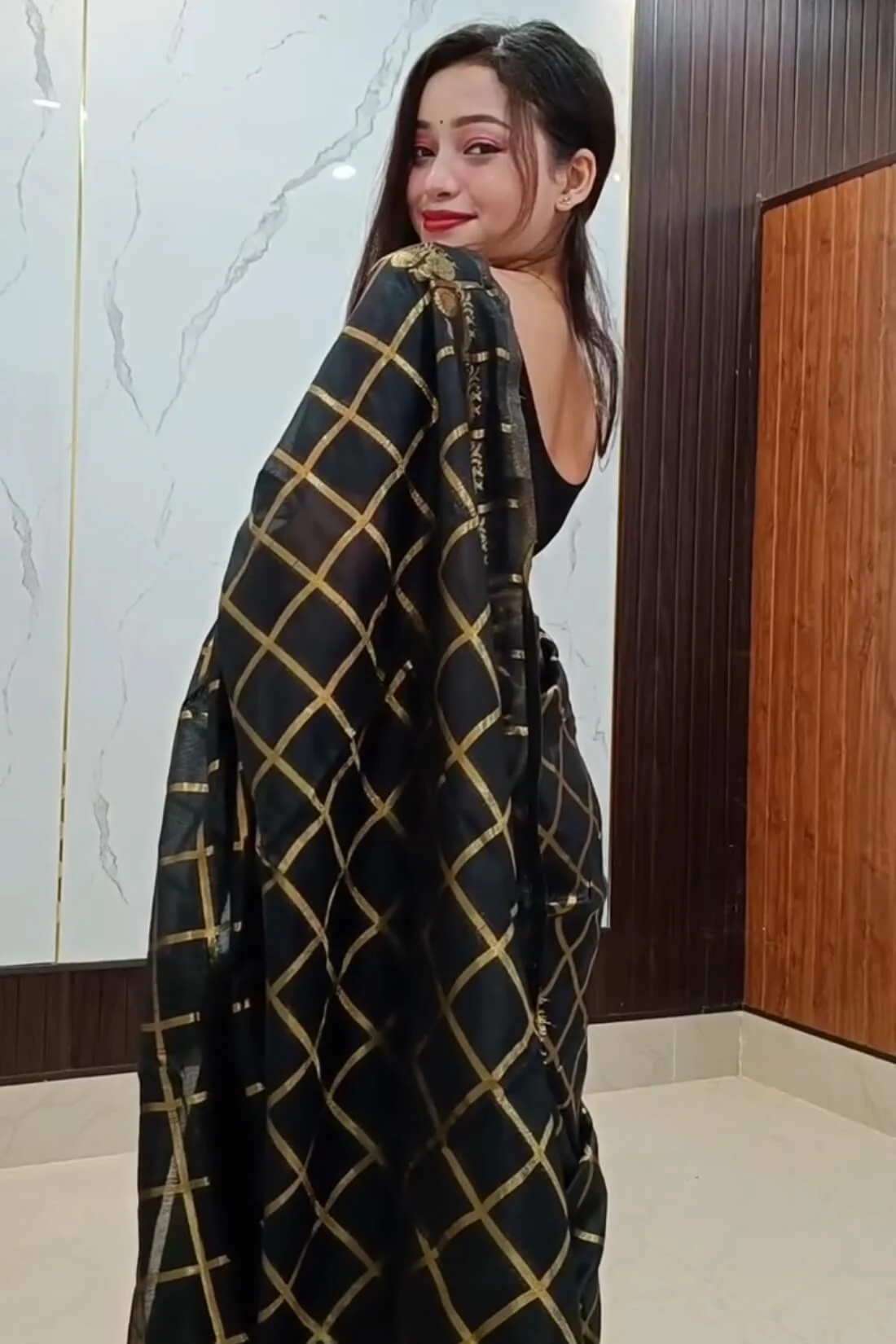 Classy Black Cotton Silk Saree With Refreshing Blouse Piece - Image 4