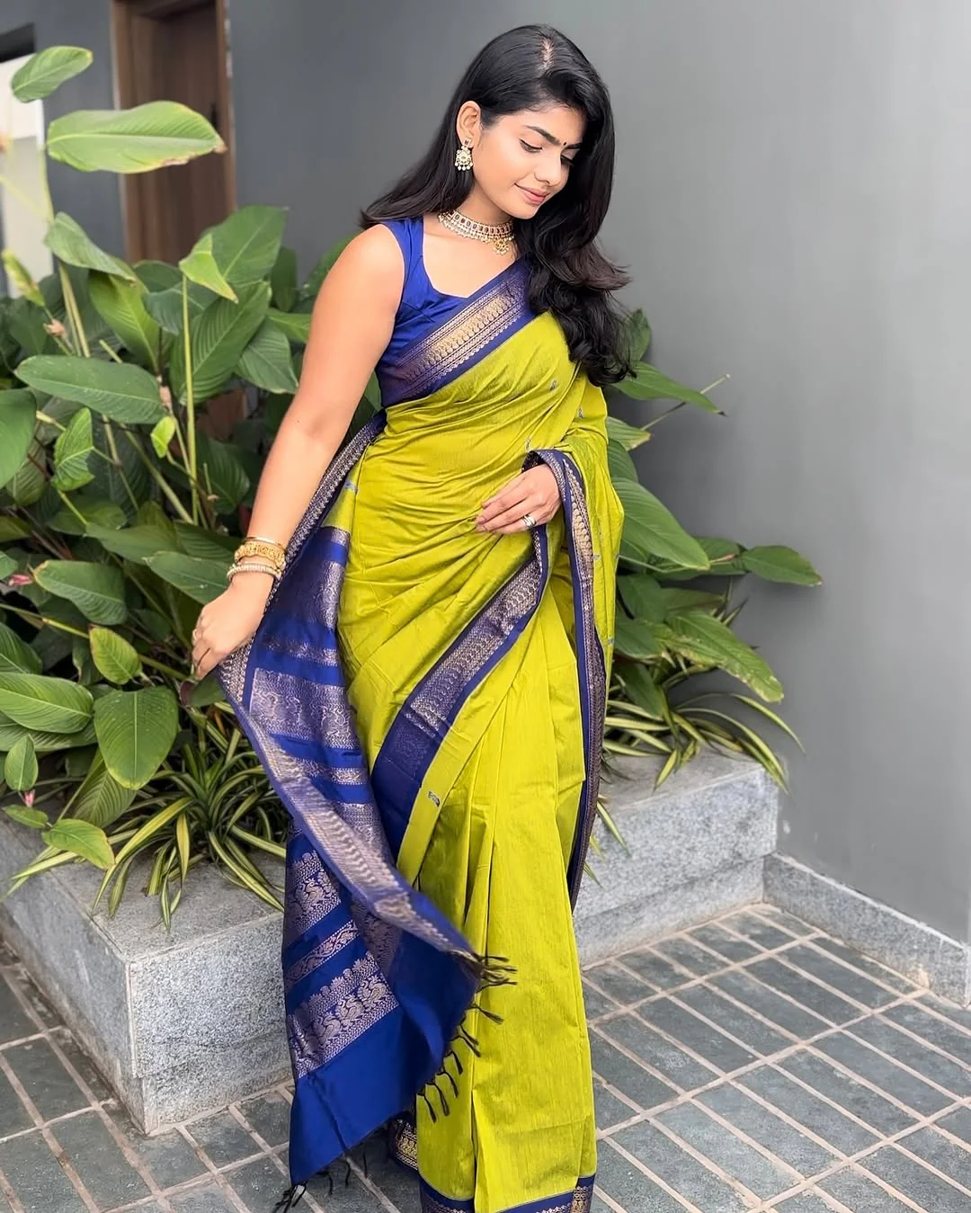 Classy Parrot Soft Silk Saree With Energetic Blouse Piece - Image 2