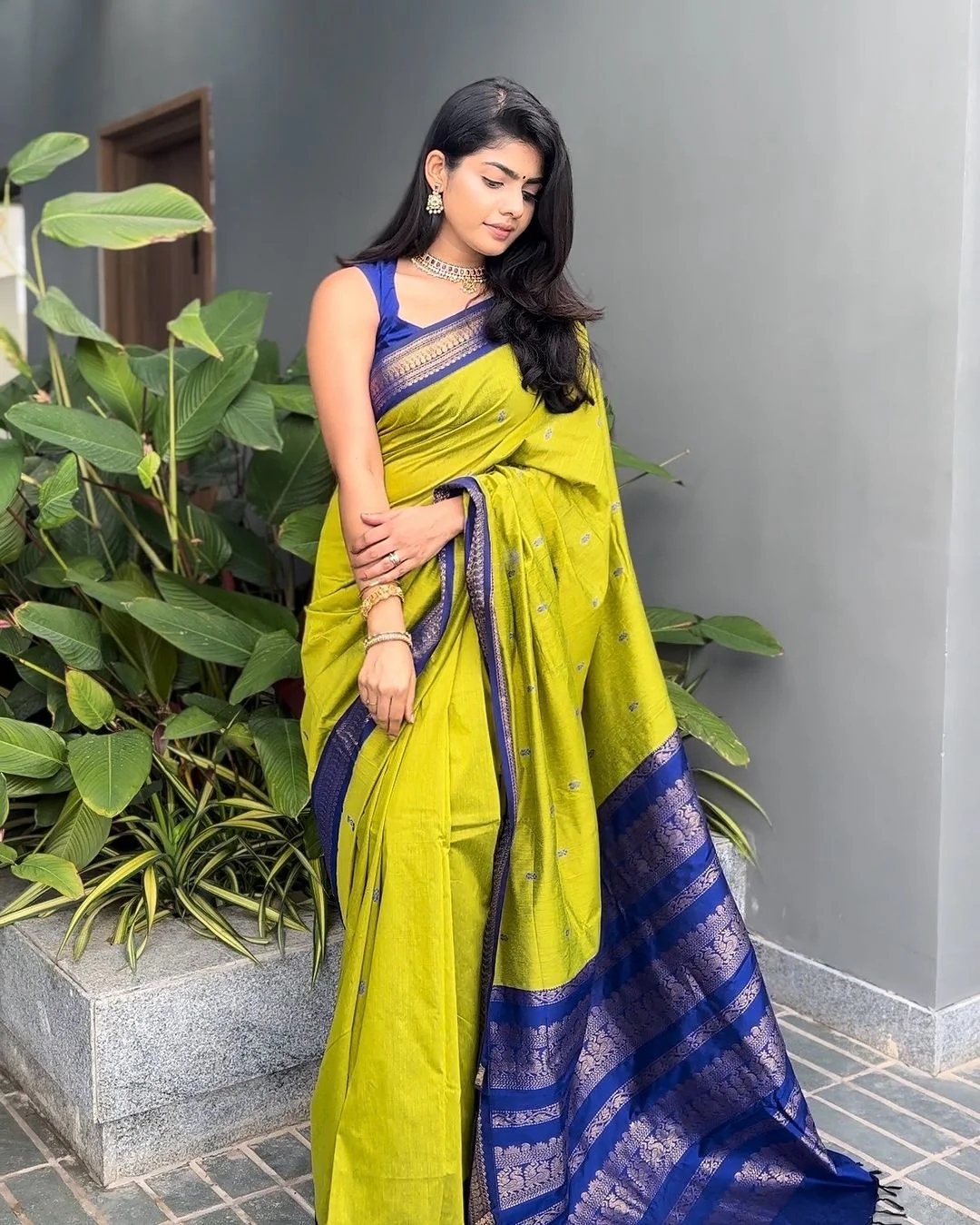 Classy Parrot Soft Silk Saree With Energetic Blouse Piece - Image 3