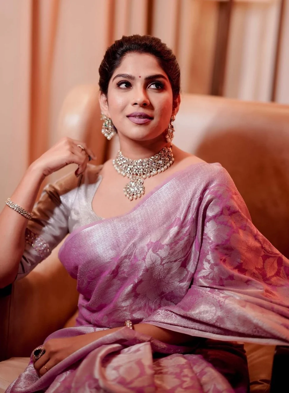 Classy Pink Soft Silk Saree With Exceptional Blouse Piece - Image 2