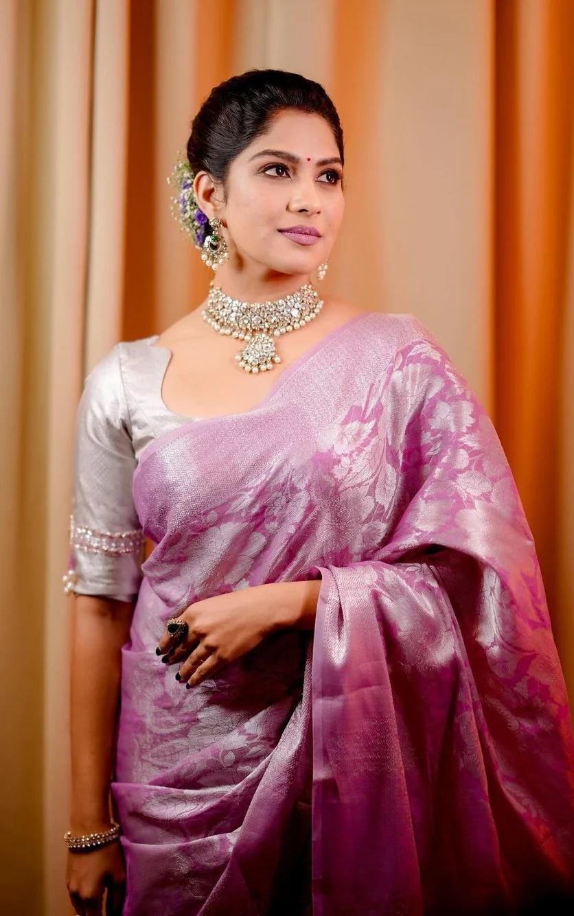 Classy Pink Soft Silk Saree With Exceptional Blouse Piece - Image 3