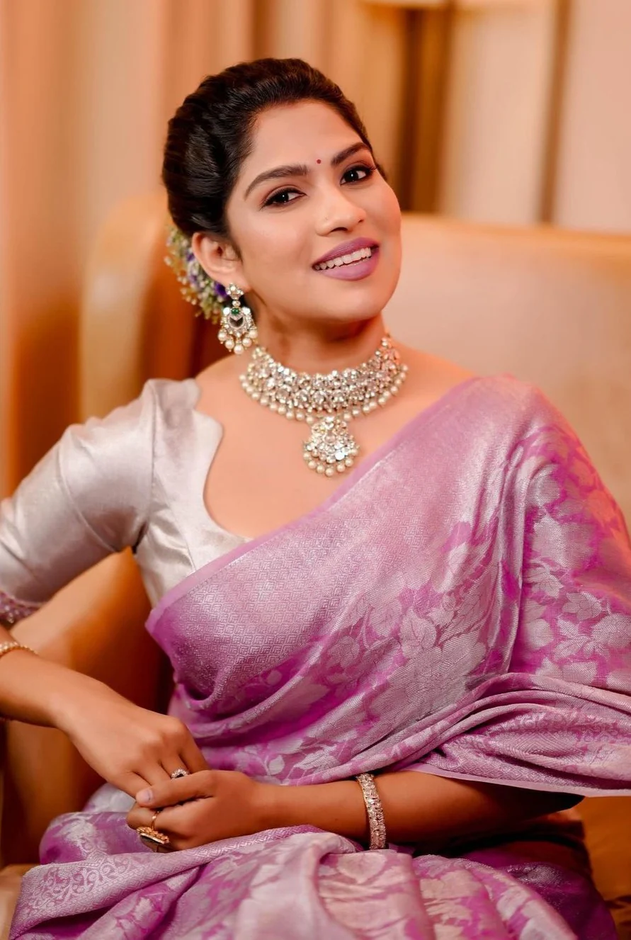 Classy Pink Soft Silk Saree With Exceptional Blouse Piece - Image 4