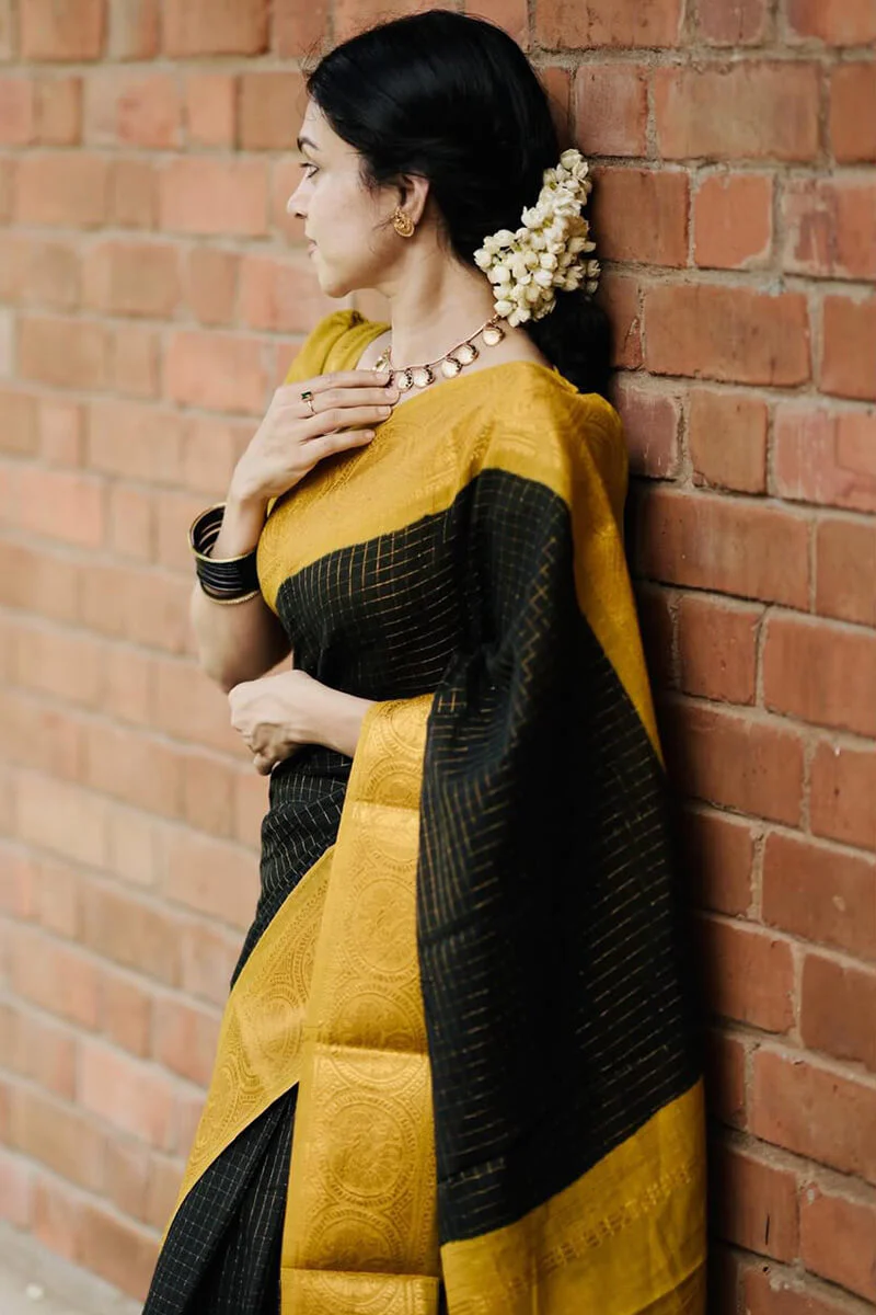 Comely Black Soft Silk Saree With Enigmatic Blouse Piece - Image 2