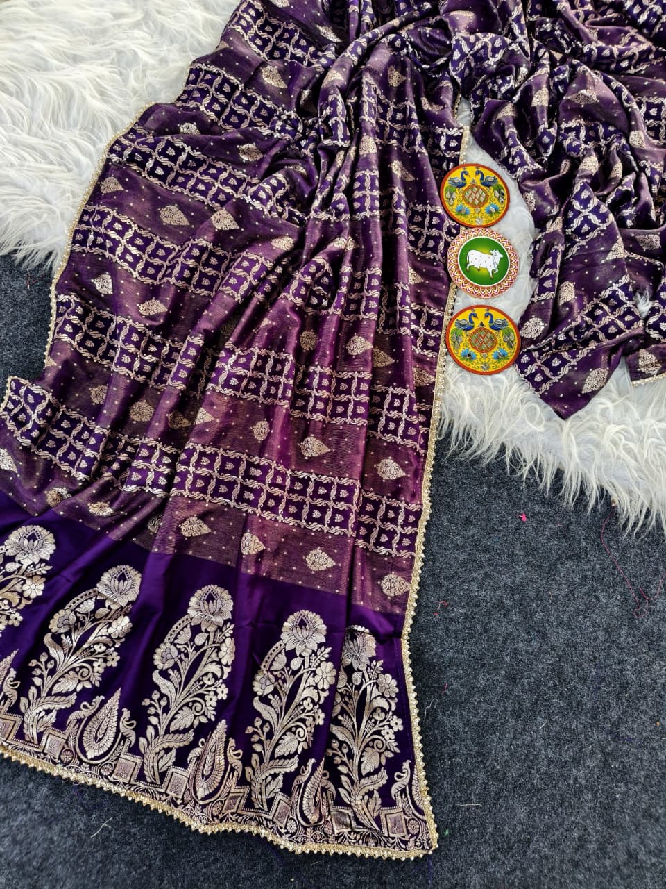 Conflate Purple Banarasi Dola Silk Saree With Energetic Blouse Piece - Image 3