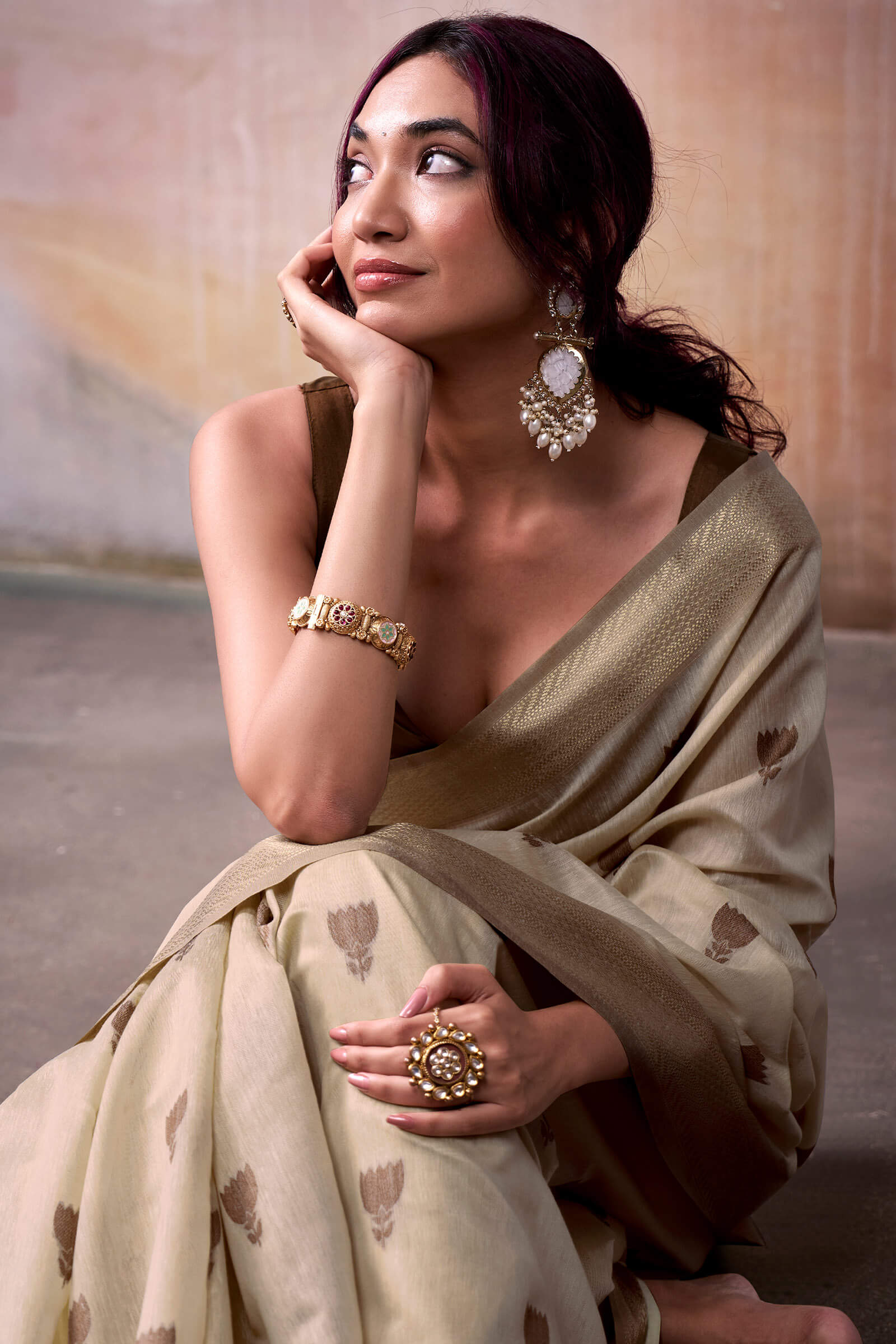 Confounding Beige Cotton Silk Saree With Opulent Blouse Piece - Image 2