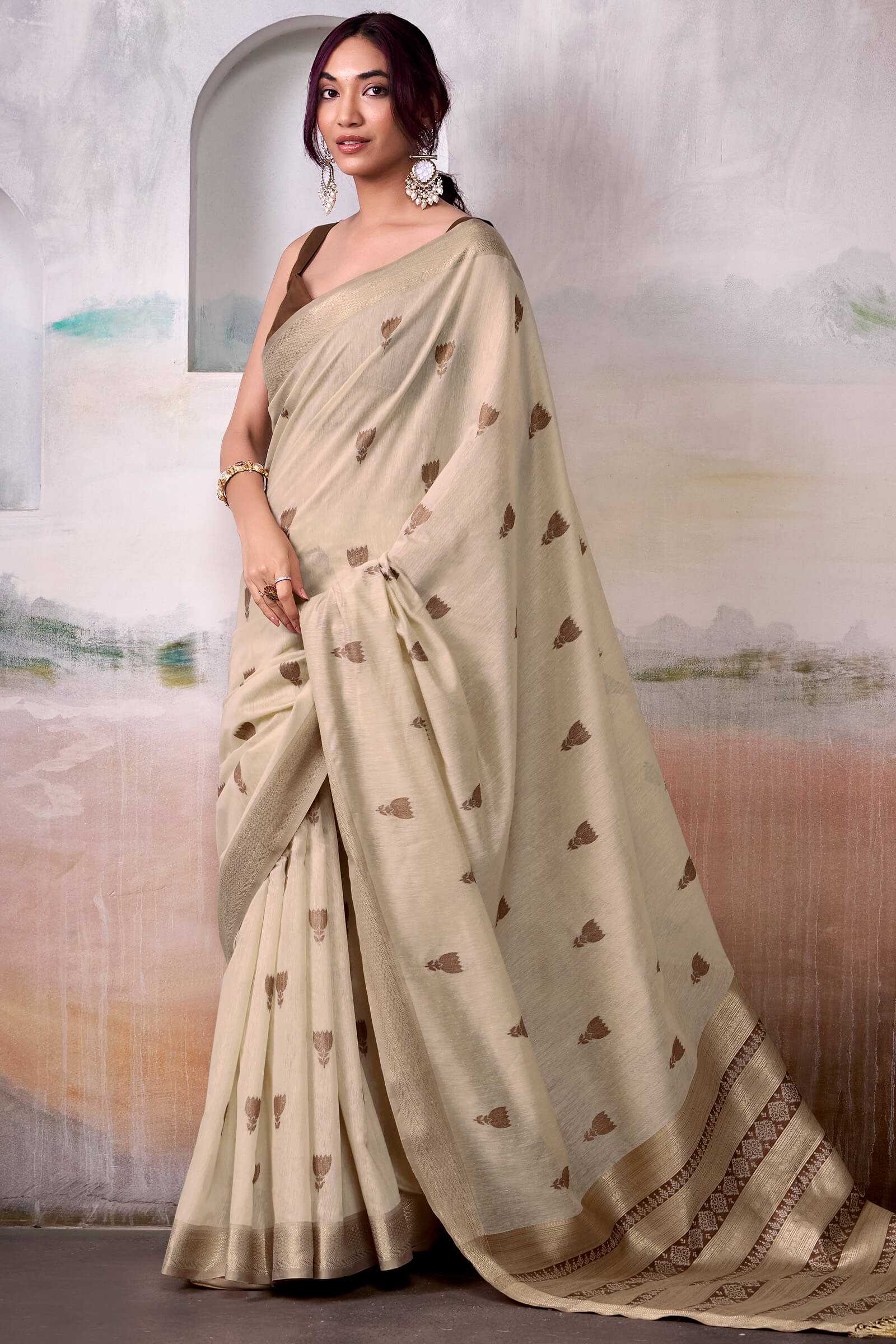 Confounding Beige Cotton Silk Saree With Opulent Blouse Piece - Image 3
