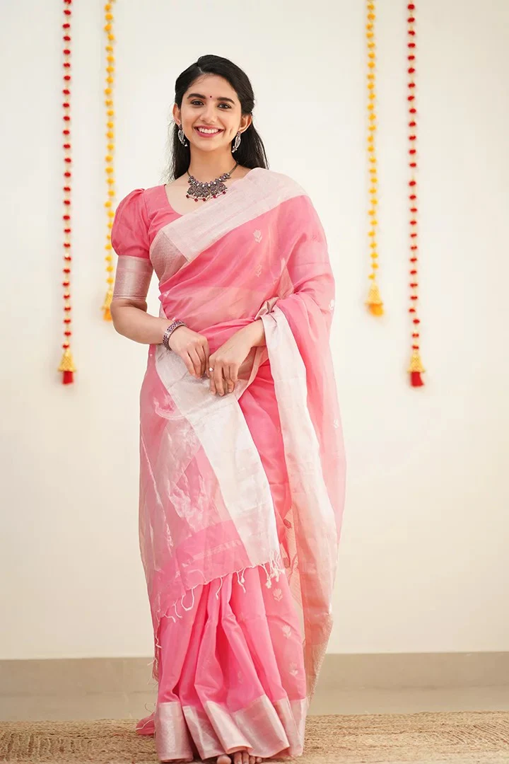 Confounding Pink Cotton Silk Saree With Splendorous Blouse Piece - Image 4