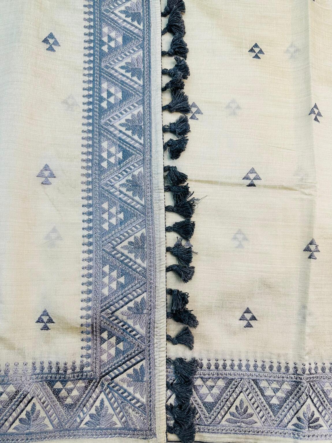 Cynosure Off White Embroidery Work Tussar Silk Saree With Smart Blouse Piece - Image 3