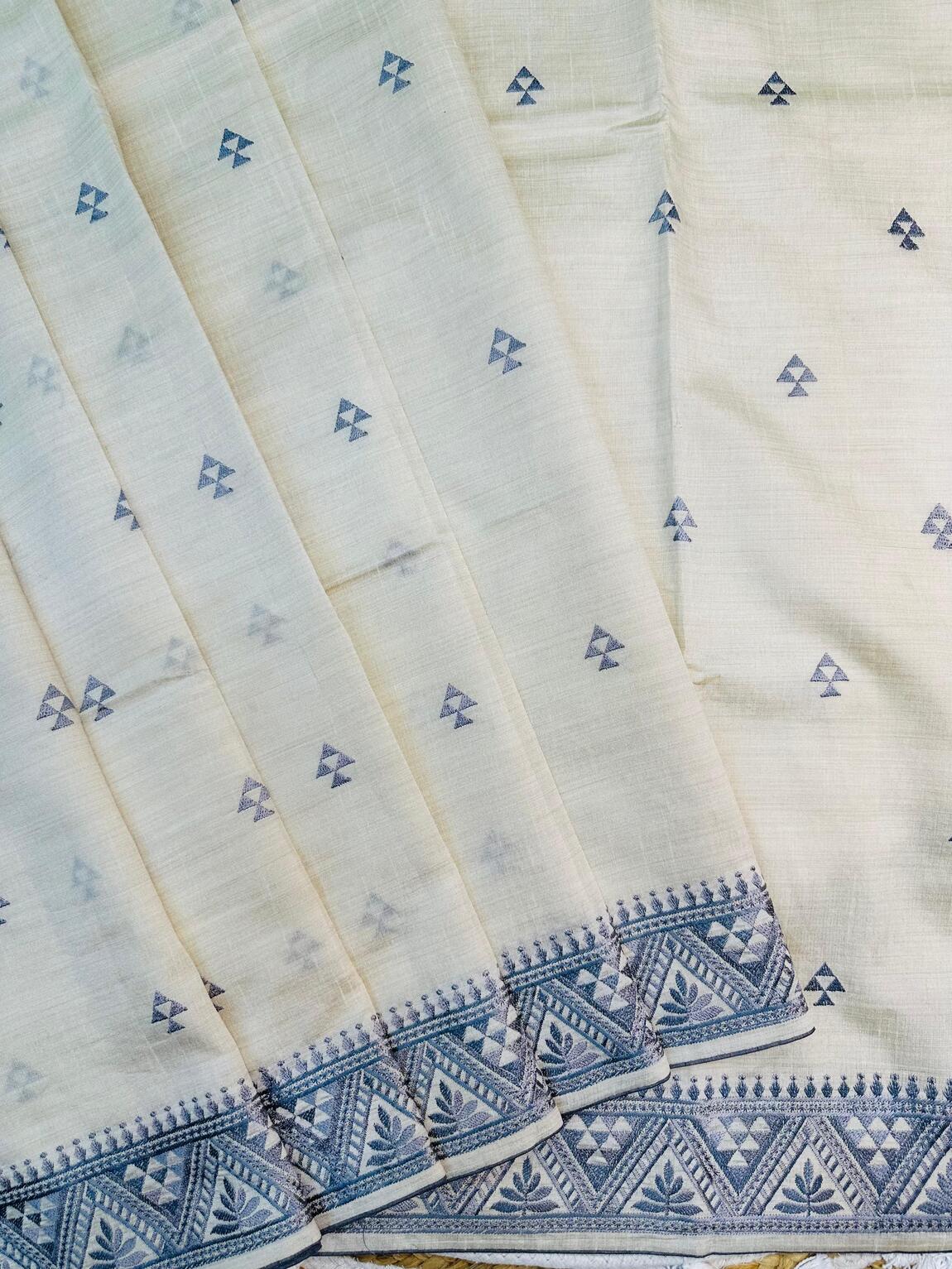 Cynosure Off White Embroidery Work Tussar Silk Saree With Smart Blouse Piece - Image 4