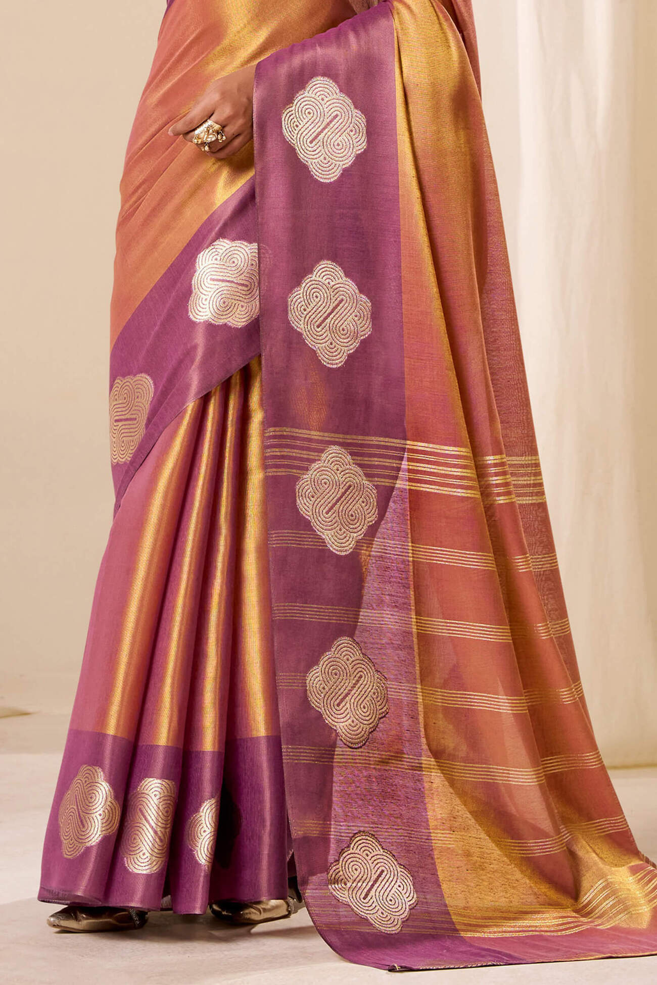 Cynosure Peach Pure Zari Weaving Banarasi Tissue Silk Saree With Ratatouille Blouse Piece - Image 4