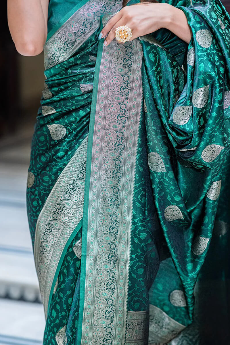Dalliance Dark Green Soft Silk Saree With Engaging Blouse Piece - Image 5