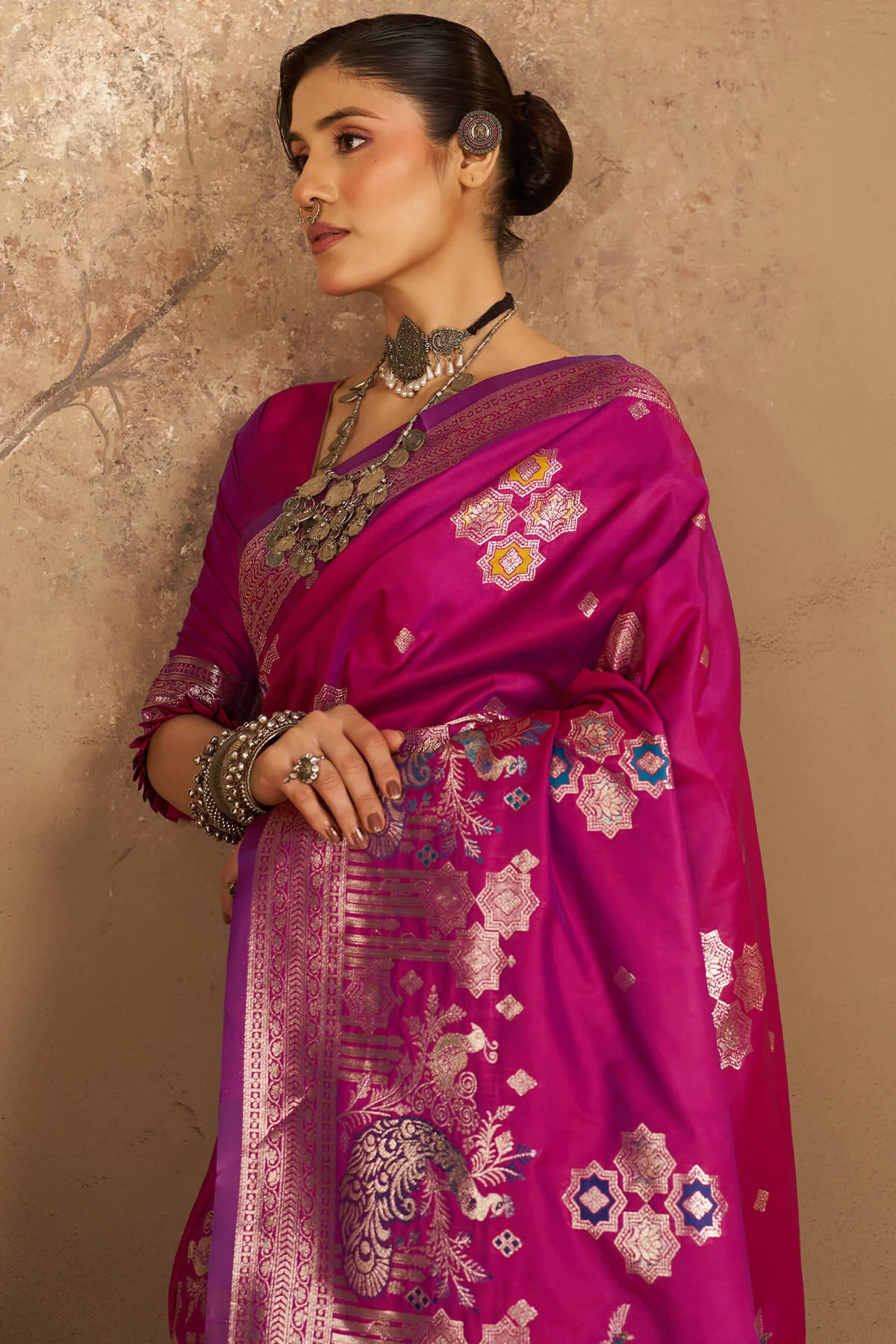 Dalliance Megnta Pure Zari Weaving Banarasi Silk Saree With Charismatic Blouse Piece - Image 2