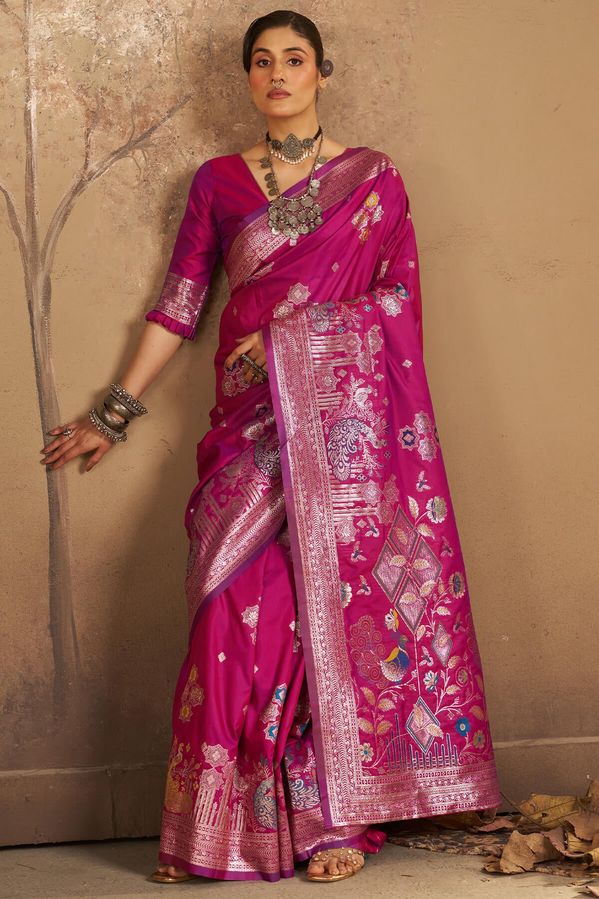 Dalliance Megnta Pure Zari Weaving Banarasi Silk Saree With Charismatic Blouse Piece - Image 3