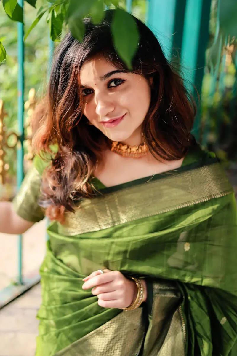Dazzling Green Cotton Silk Saree With Beautiful Blouse Piece - Image 2