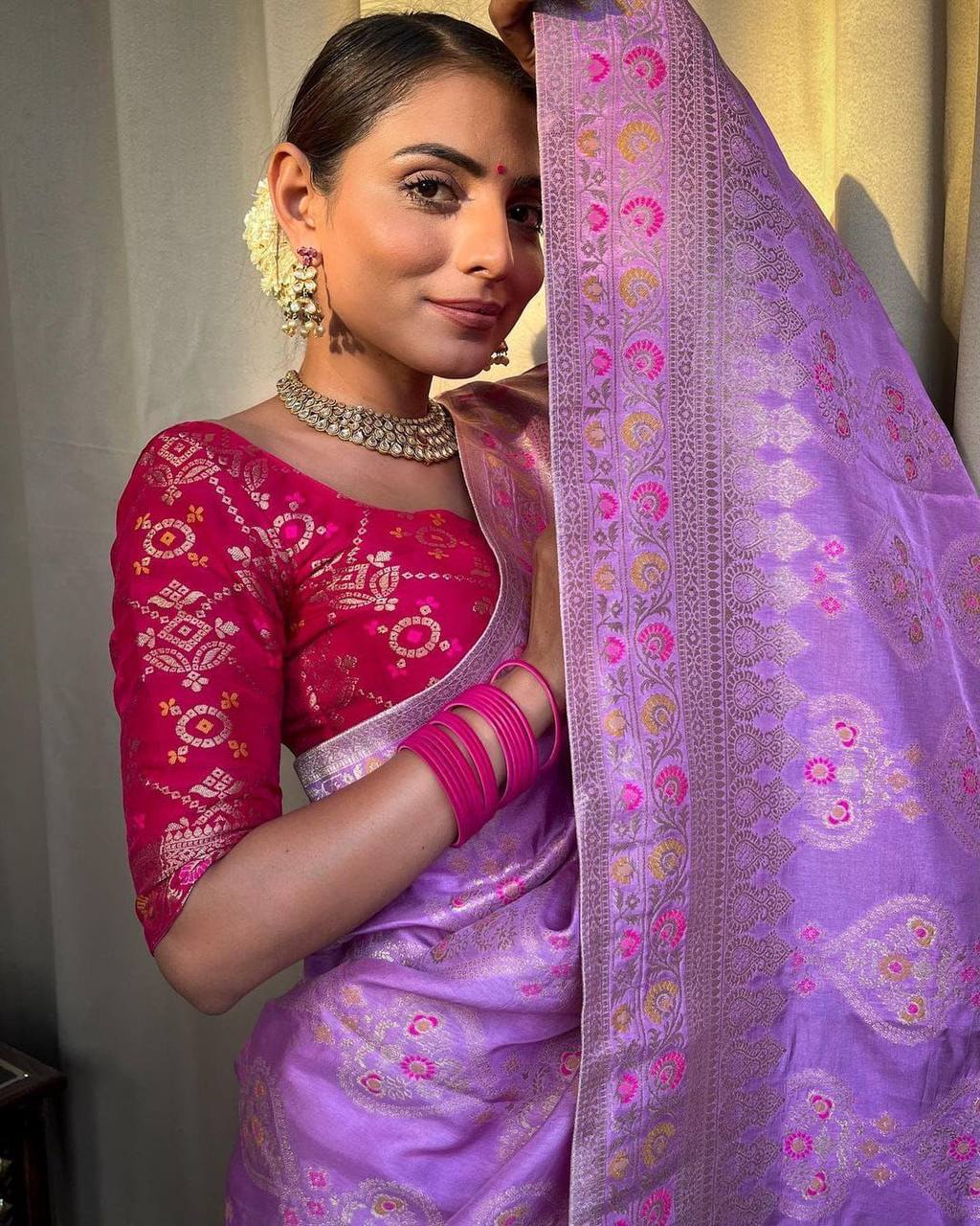 Dazzling Lavender Soft Silk Saree With Beautiful Blouse Piece - Image 2