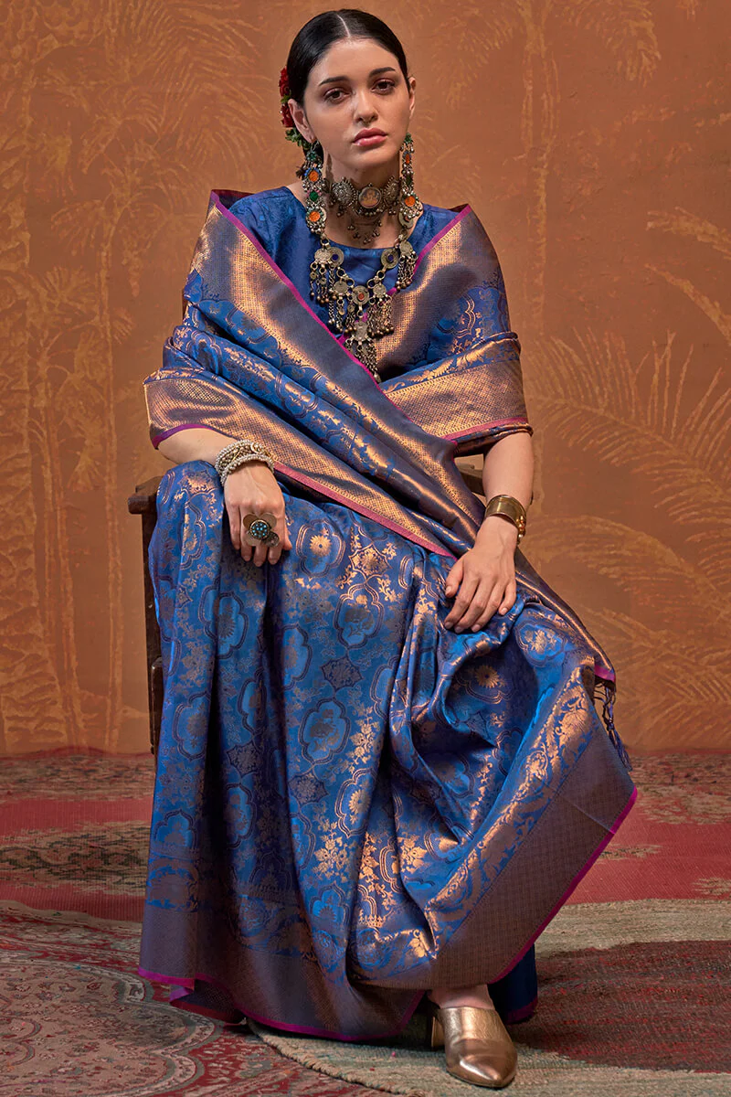 Dazzling Navy Blue Kanjivaram Silk Saree With Deserving Blouse Piece - Image 3