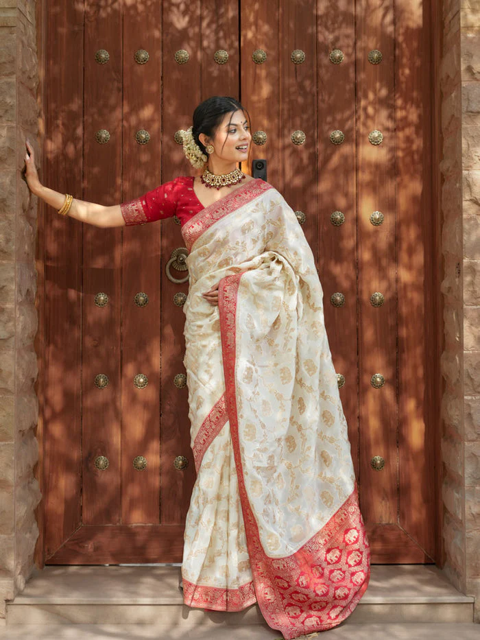 Delectable Beige Soft Silk Saree With Smashing Blouse Piece - Image 4
