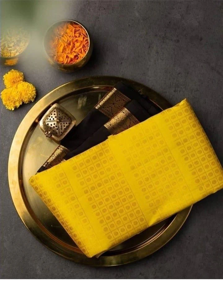 Delectable Yellow Soft Banarasi Silk Saree With Magnetic Black Blouse Piece - Image 3