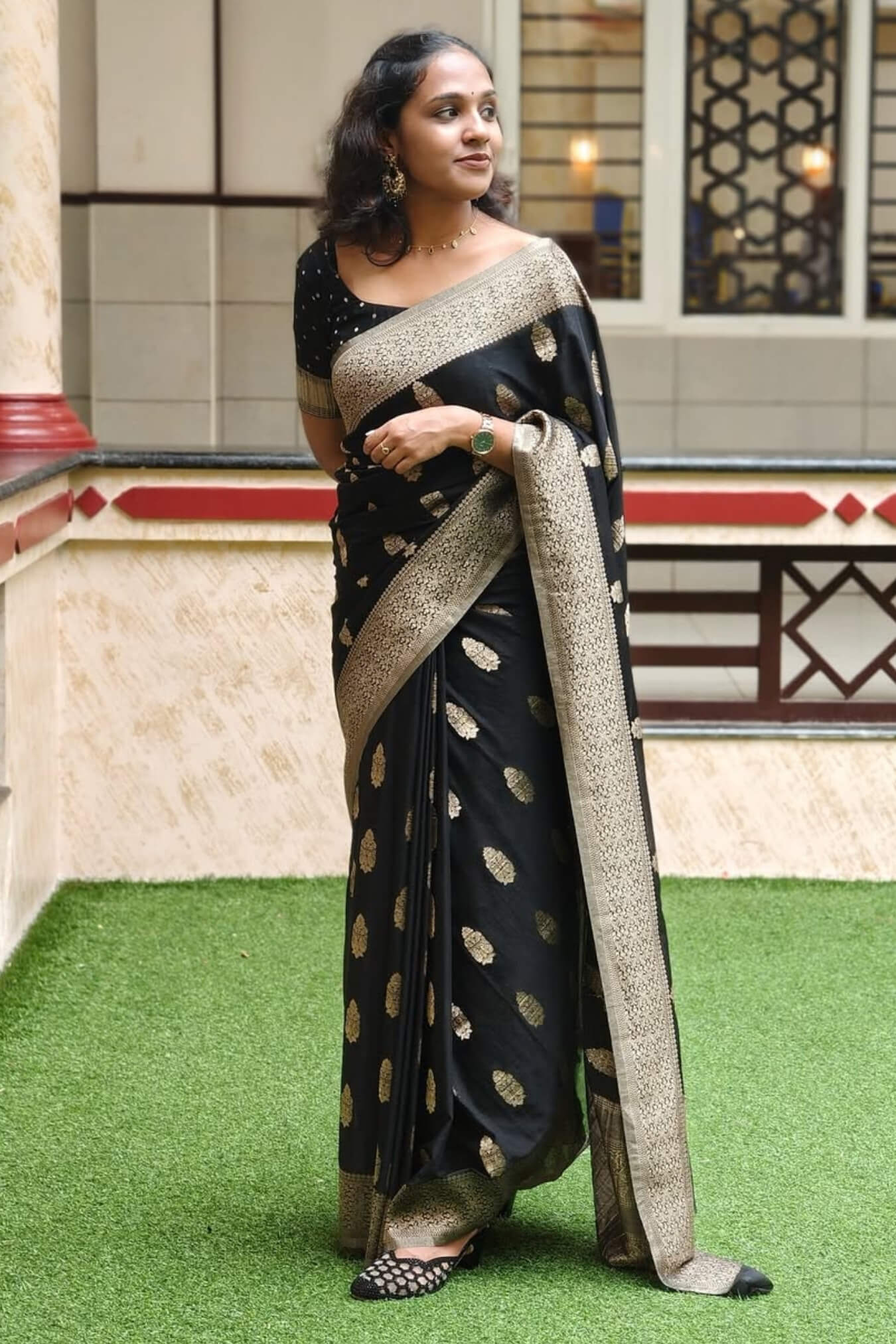 Delightful Black Soft Silk Saree With Gleaming Blouse Piece - Image 4