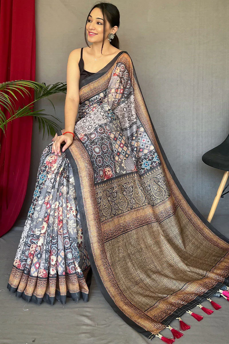 Delightful Grey Digital Printed Cotton Silk Saree With Classic Blouse Piece - Image 3