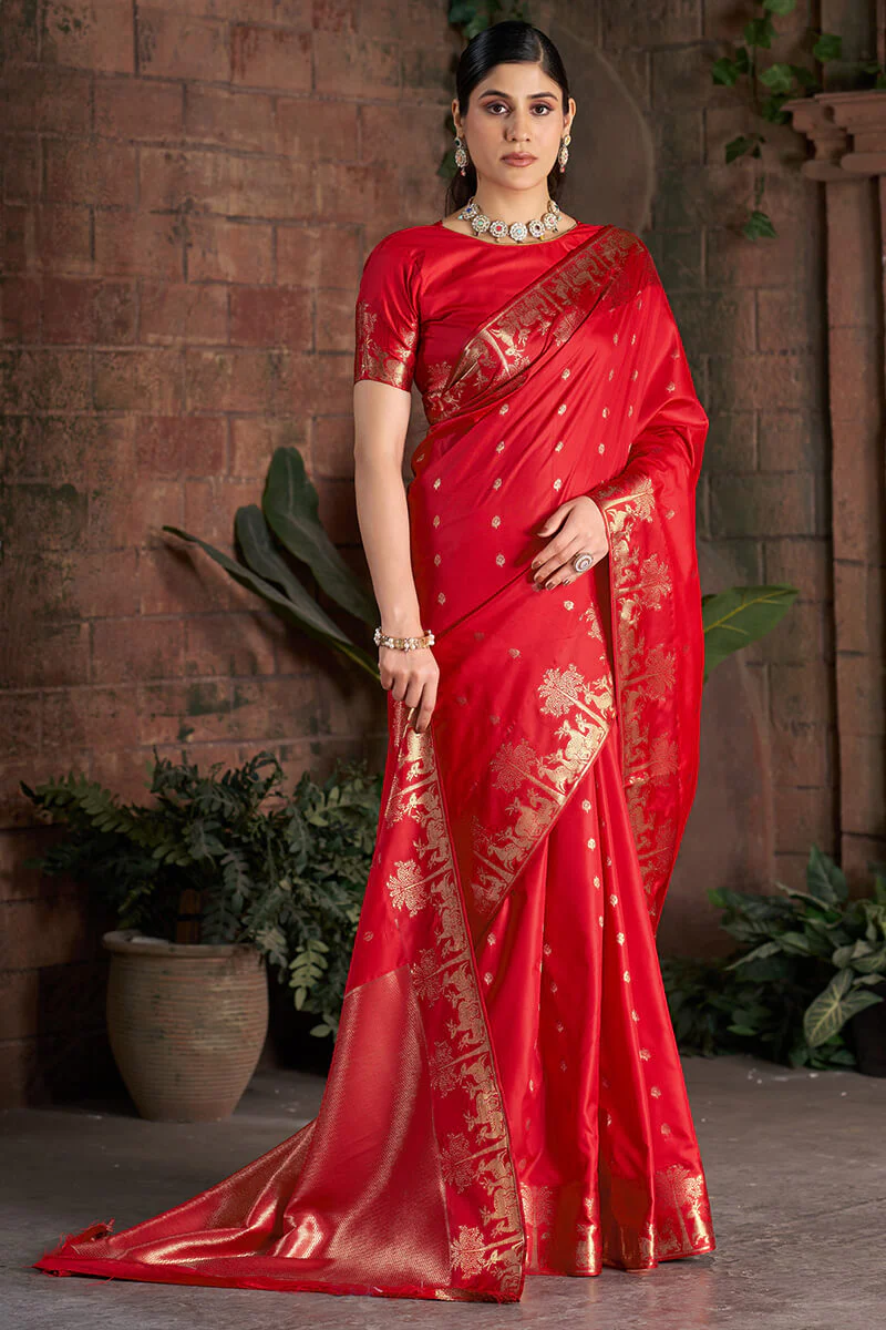 Delightful Red Pure Zari Weaving Banarasi Silk Saree With Ephemeral Blouse Piece - Image 3