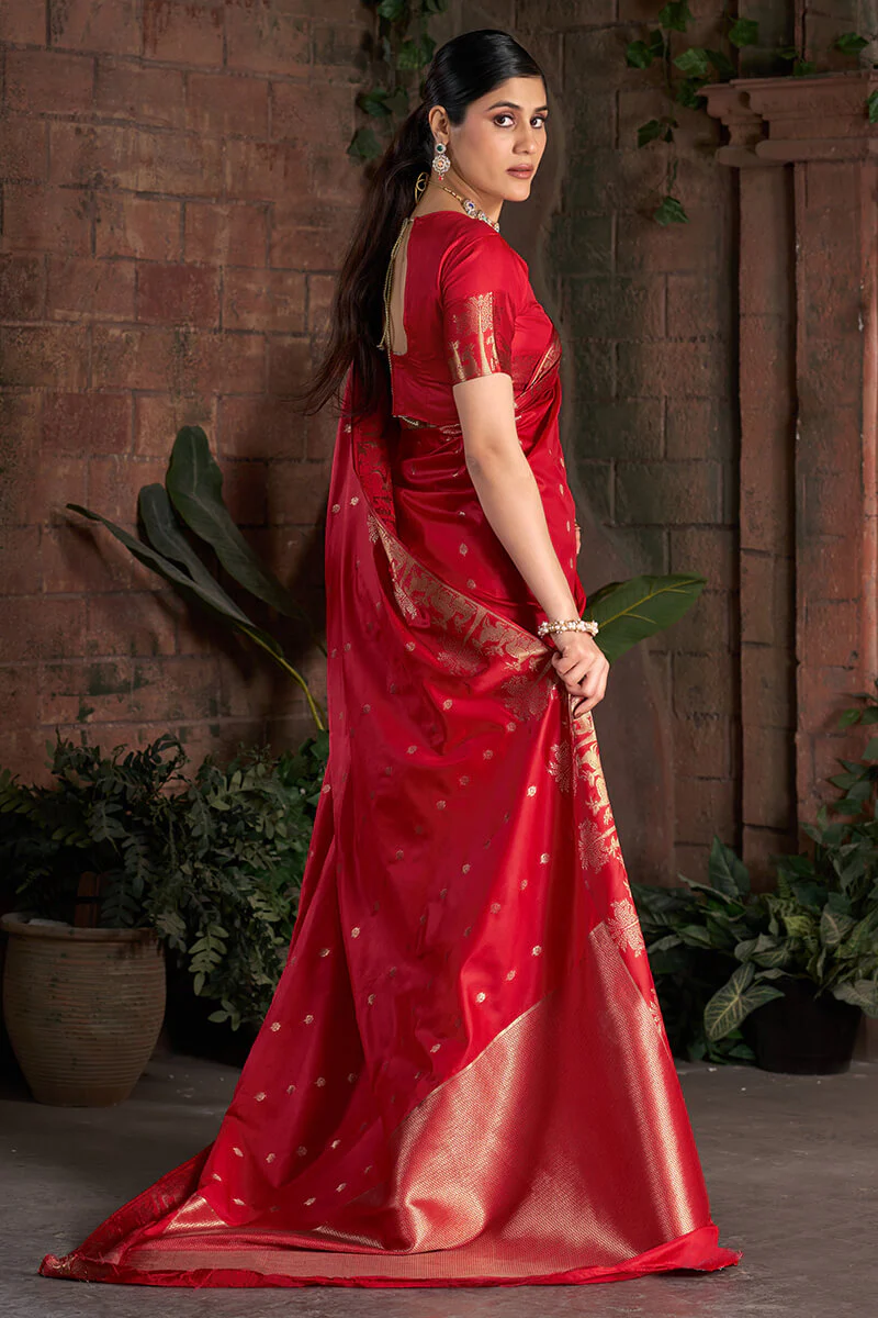 Delightful Red Pure Zari Weaving Banarasi Silk Saree With Ephemeral Blouse Piece - Image 5