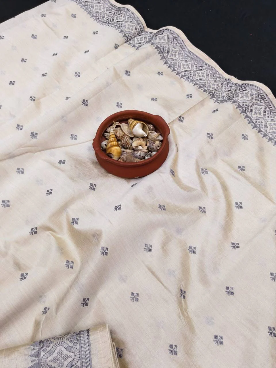Demanding Off White Embroidery Work Tussar Silk Saree With Rhapsody Blouse Piece - Image 2