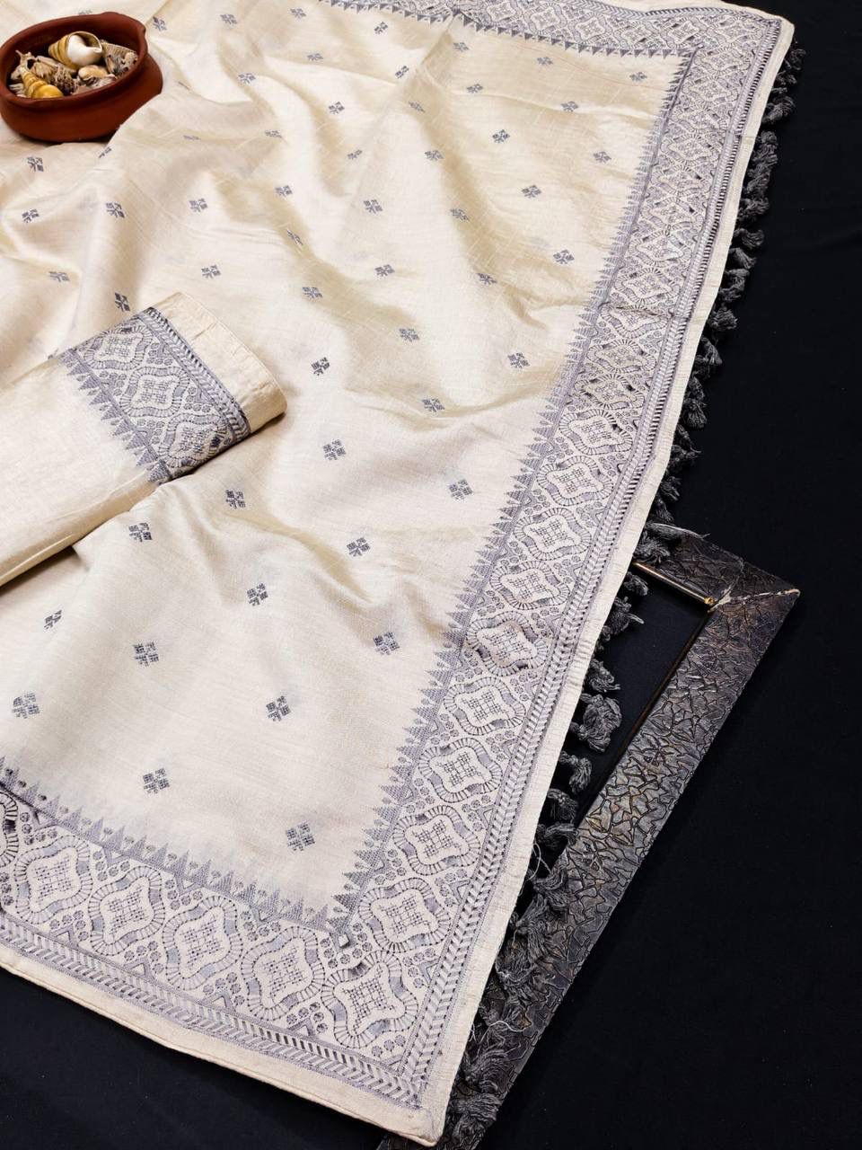 Demanding Off White Embroidery Work Tussar Silk Saree With Rhapsody Blouse Piece - Image 4