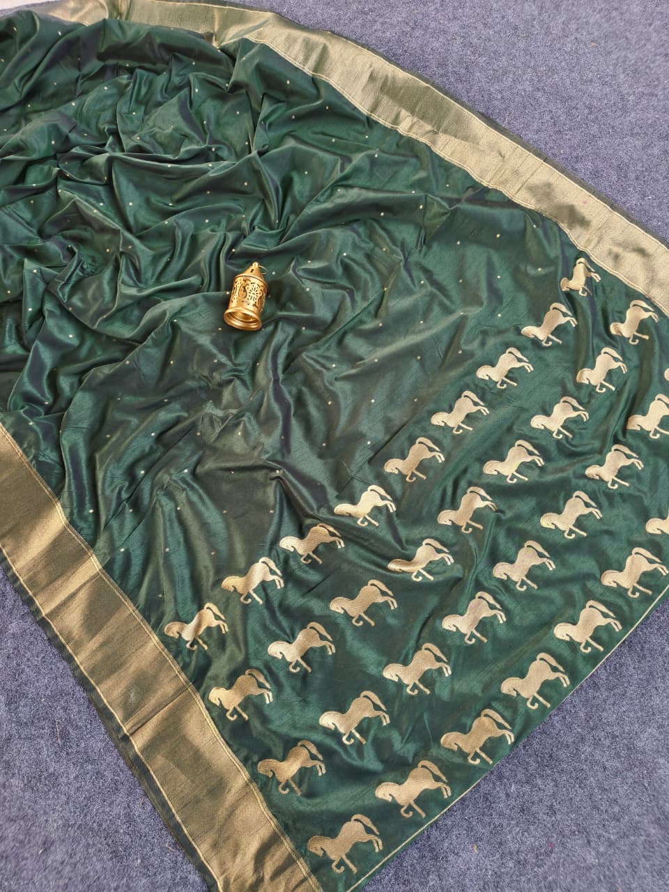 Demure Dark Green Pure Zari Weaving Banarasi Silk Saree With Gleaming Blouse Piece - Image 2