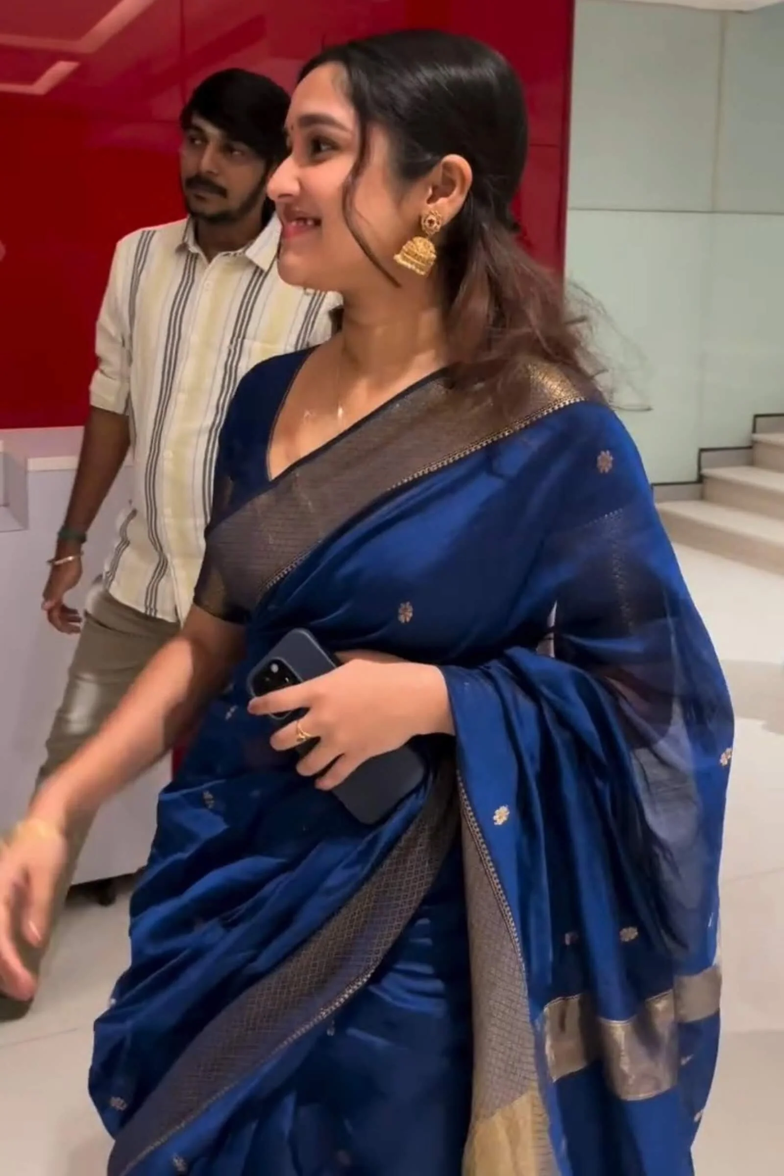 Demure Navy Blue Cotton Silk Saree With Glamorous Blouse Piece - Image 3