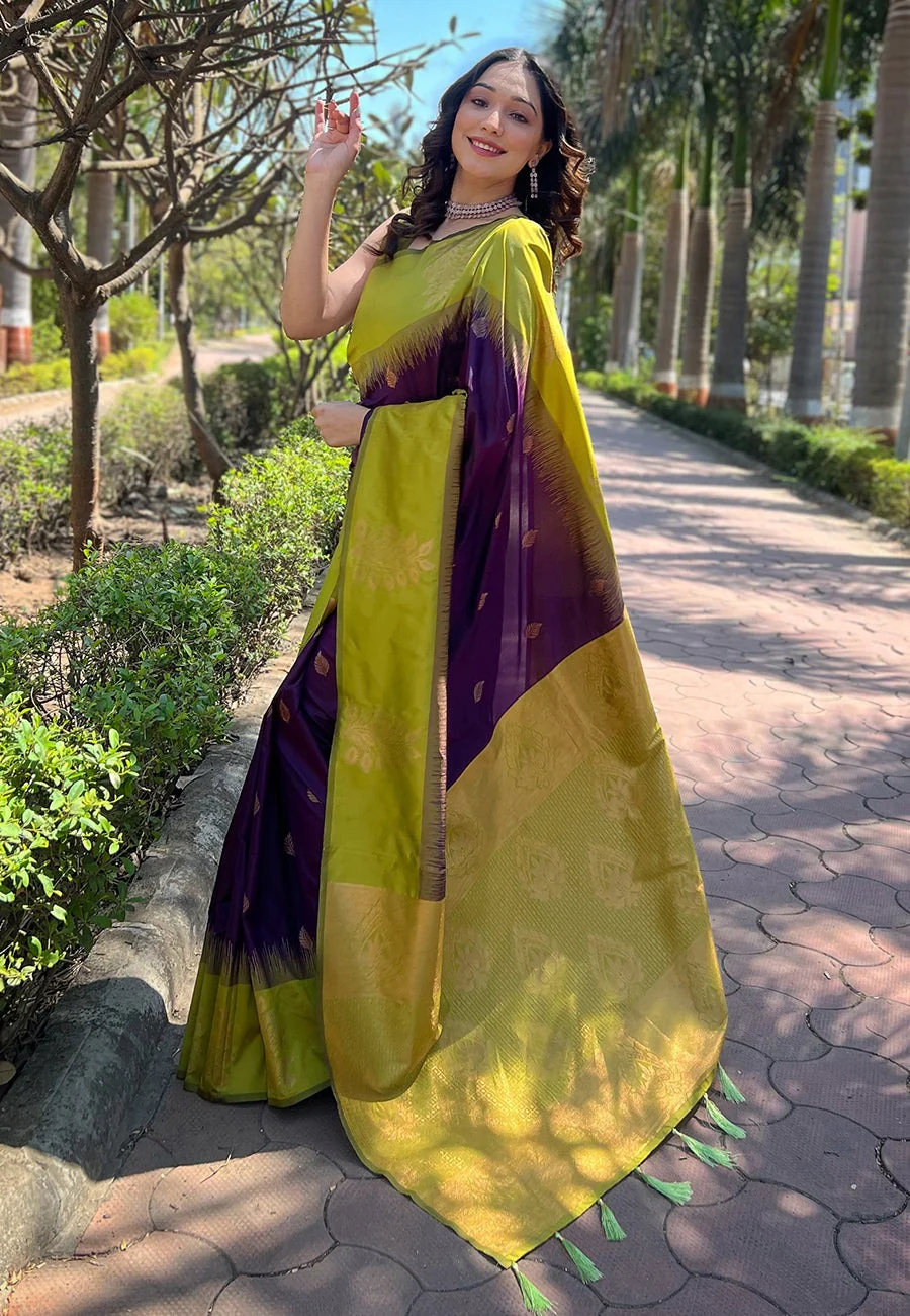 Demure Purple Soft Silk Saree With Delectable Blouse Piece - Image 3