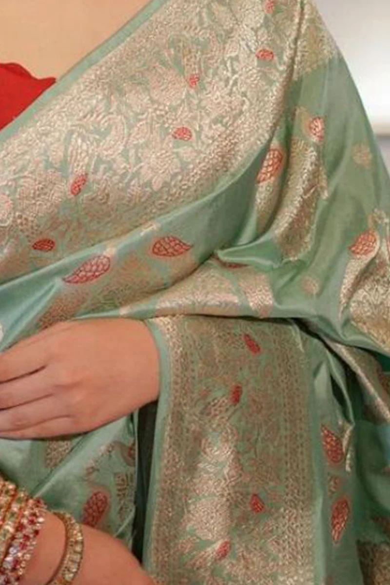 Demure Sea Green Soft Silk Saree With Magnetic Blouse Piece - Image 4