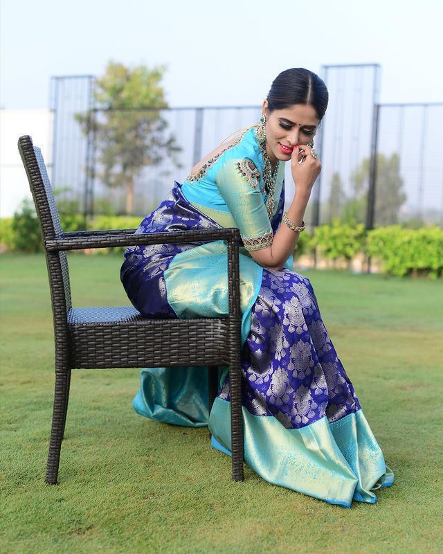 Denouement Blue Soft Banarasi Silk Saree With Glorious Blouse Piece - Image 3
