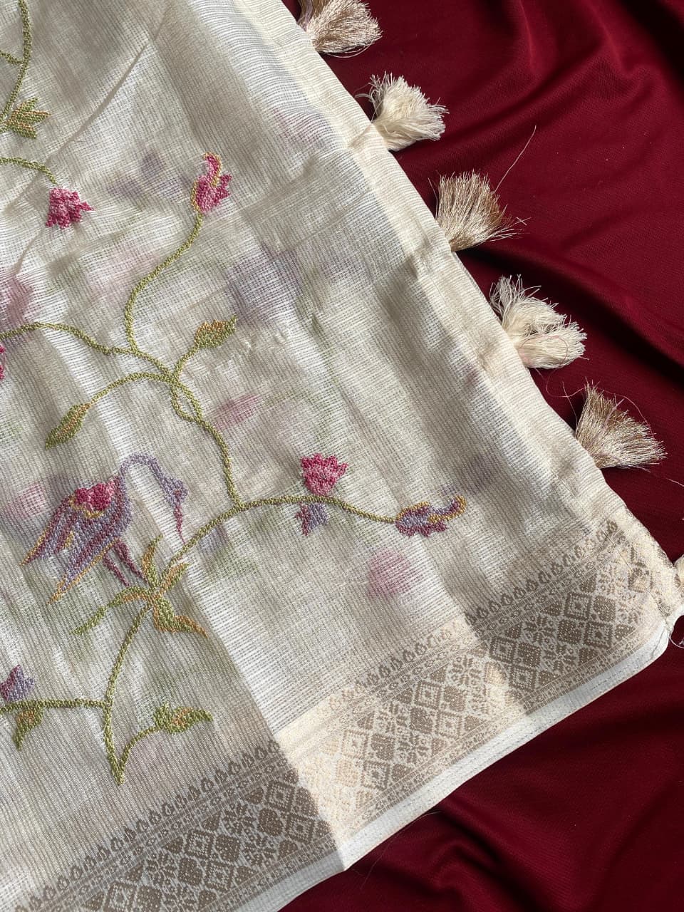 Denouement Off White Embroidery Work Kota Doria Saree With Entrancing Blouse Piece - Image 4