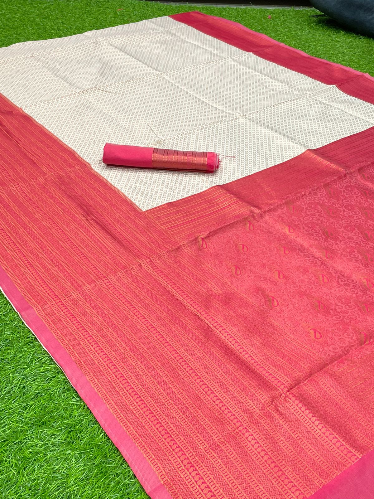 Deserving Off White Soft Silk Saree with Energetic Blouse Piece - Image 4