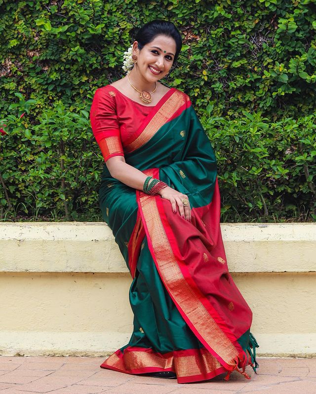 Deserving Rama Soft Banarasi Silk Saree With Sizzling Blouse Piece - Image 4